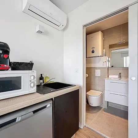 Immeuble Complet Climatise, 24 Couchages, Centre Ville, Proche A75