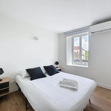 Immeuble Complet Climatise, 24 Couchages, Centre Ville, Proche A75 Apartment Coudes