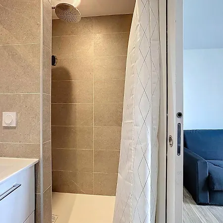 Immeuble Complet, 24 Couchages, Centre Ville, Proche A75 Coudes