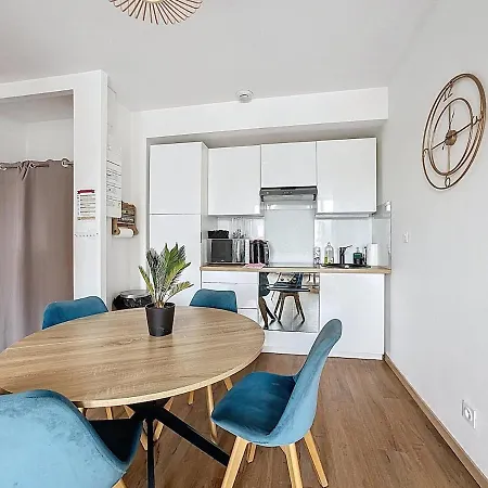 Immeuble Complet Climatise, 24 Couchages, Centre Ville, Proche A75