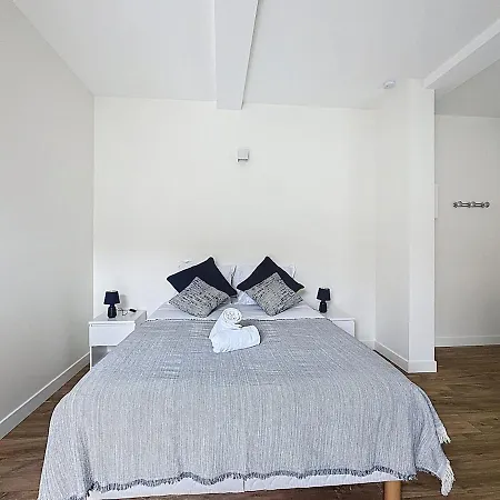 Immeuble Complet Climatise, 24 Couchages, Centre Ville, Proche A75