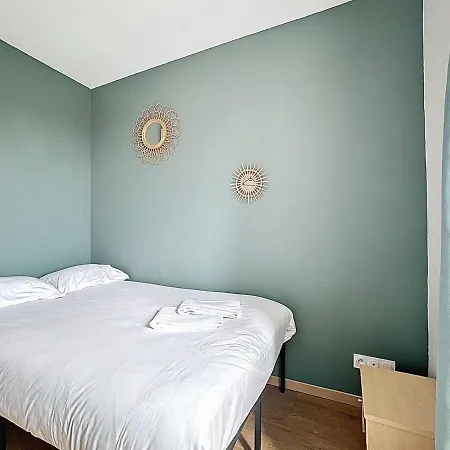 Apartment Immeuble Complet Climatise, 24 Couchages, Centre Ville, Proche A75 *
