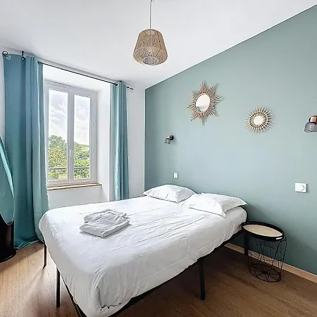 Immeuble Complet Climatise, 24 Couchages, Centre Ville, Proche A75 Apartment Coudes