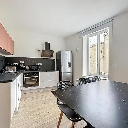 Immeuble Complet Climatise, 24 Couchages, Centre Ville, Proche A75 *