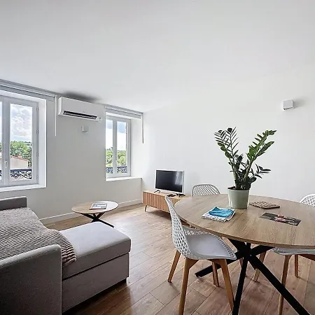 Immeuble Complet Climatise, 24 Couchages, Centre Ville, Proche A75 Apartment