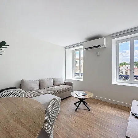 Immeuble Complet, 24 Couchages, Centre Ville, Proche A75 * Coudes