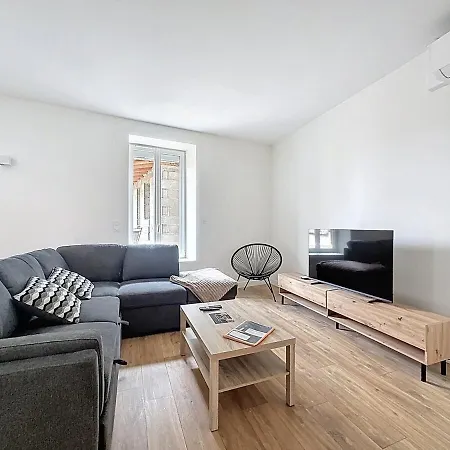 Immeuble Complet Climatise, 24 Couchages, Centre Ville, Proche A75