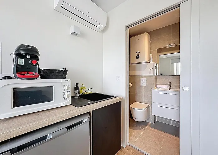 Immeuble Complet Climatise, 24 Couchages, Centre Ville, Proche A75