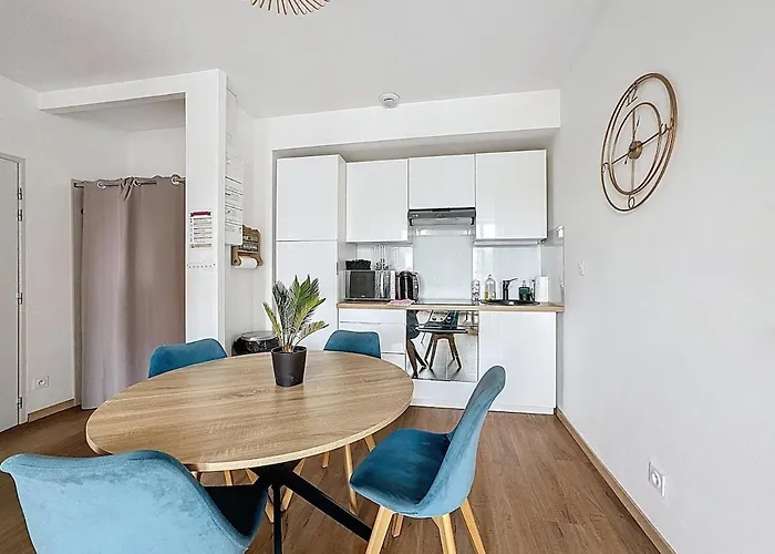 Immeuble Complet Climatise, 24 Couchages, Centre Ville, Proche A75