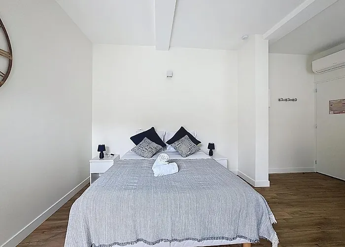 Immeuble Complet Climatise, 24 Couchages, Centre Ville, Proche A75