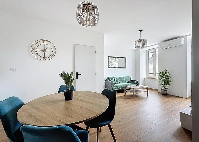 Immeuble Complet Climatise, 24 Couchages, Centre Ville, Proche A75