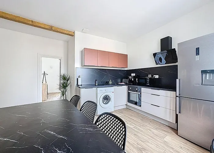 Immeuble Complet Climatise, 24 Couchages, Centre Ville, Proche A75 Apartament